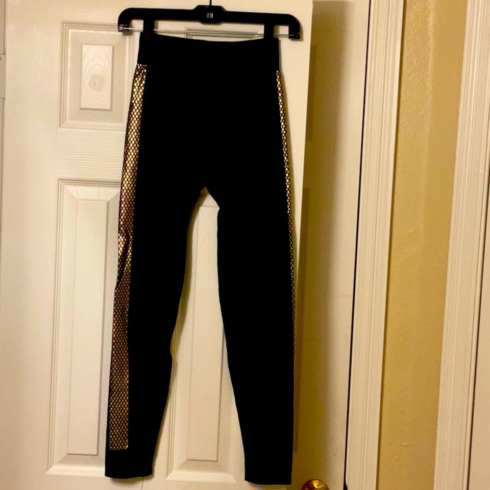 Stylish gold detail leggings